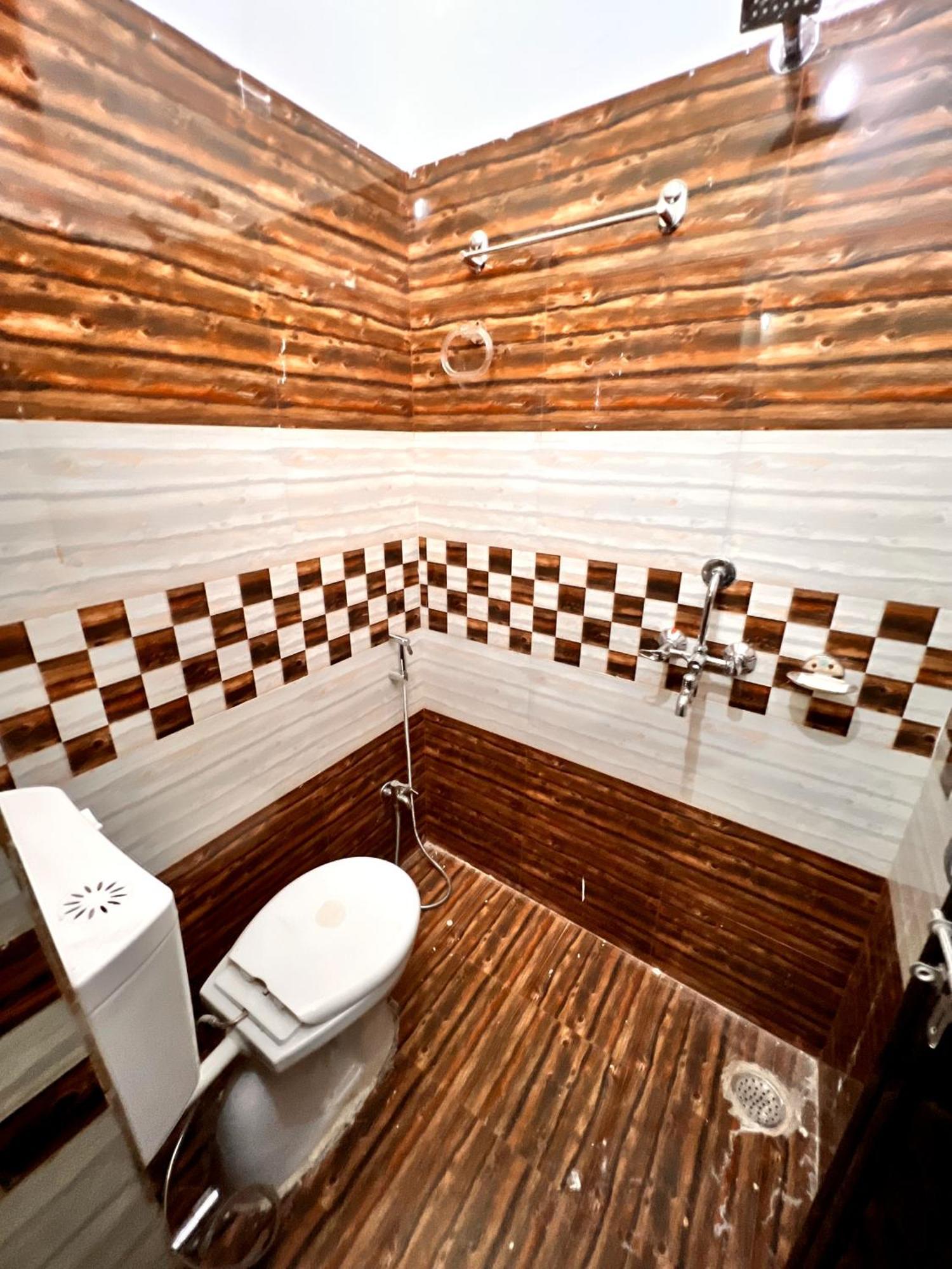 K V Guest House - Varanasi — Photos 3